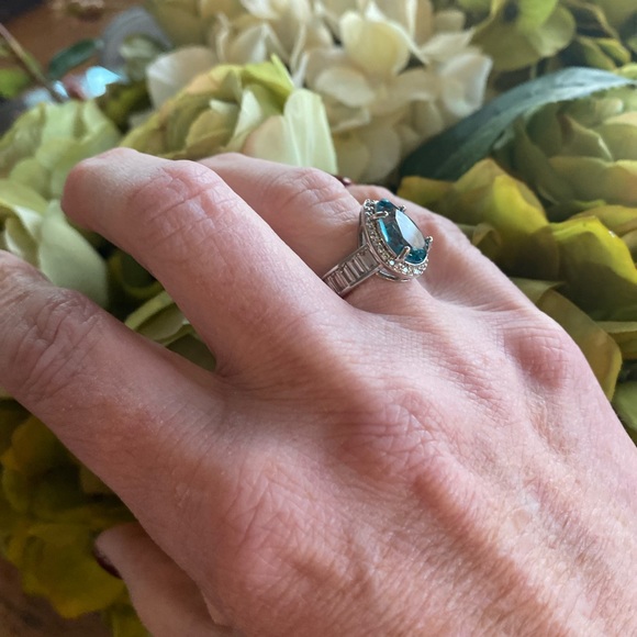 Sterling Silver Ring - Picture 4 of 5